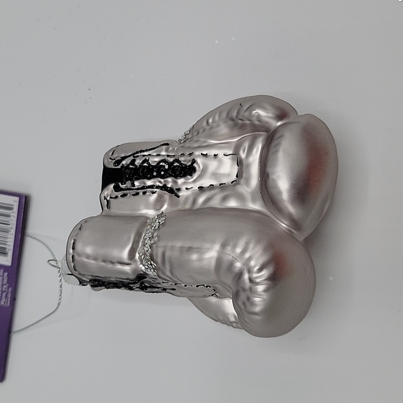 New 2 Blown Glass Laila Ali Silver W/ Glitter Boxing Glove Ornament 3" - Picture 3 of 10